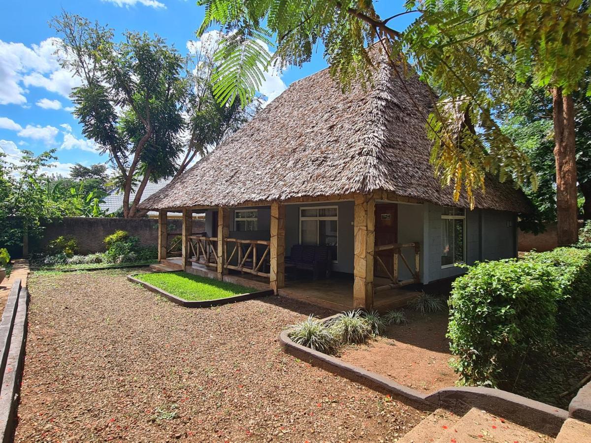 Honey Badger Lodge Moshi Exterior foto